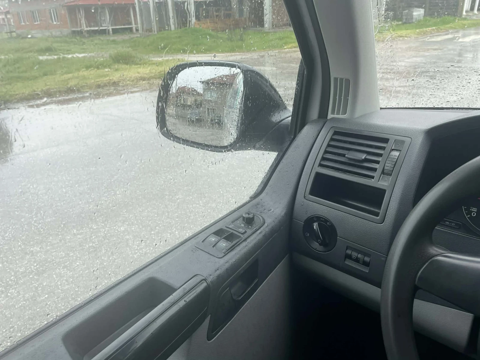 VW T5, снимка 3 - Бусове и автобуси - 54368762