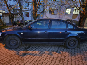 VW Passat, снимка 4 - Автомобили и джипове - 45011051