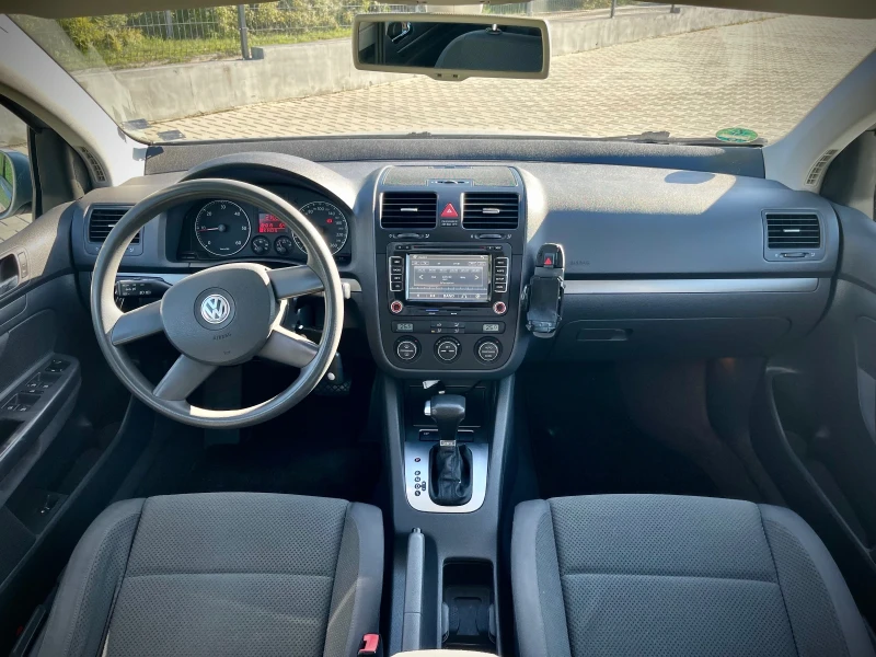 VW Golf 2.0 TDI AVTOMAT, снимка 11 - Автомобили и джипове - 47640554