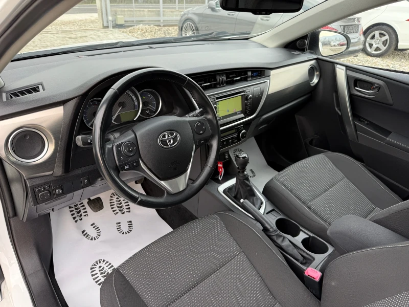 Toyota Auris 1.4D4D, снимка 9 - Автомобили и джипове - 52878907