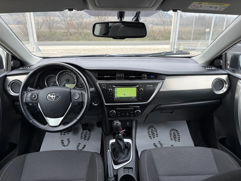 Toyota Auris 1.4D4D, снимка 14 - Автомобили и джипове - 52878907
