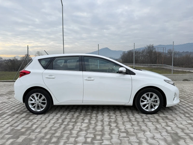 Toyota Auris 1.4D4D, снимка 7 - Автомобили и джипове - 52878907