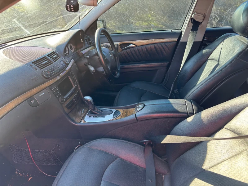 Mercedes-Benz E 320, снимка 4 - Автомобили и джипове - 53174416