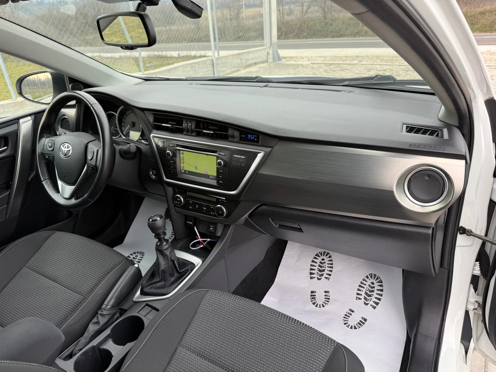 Toyota Auris 1.4D4D | Mobile.bg � ����������� 12