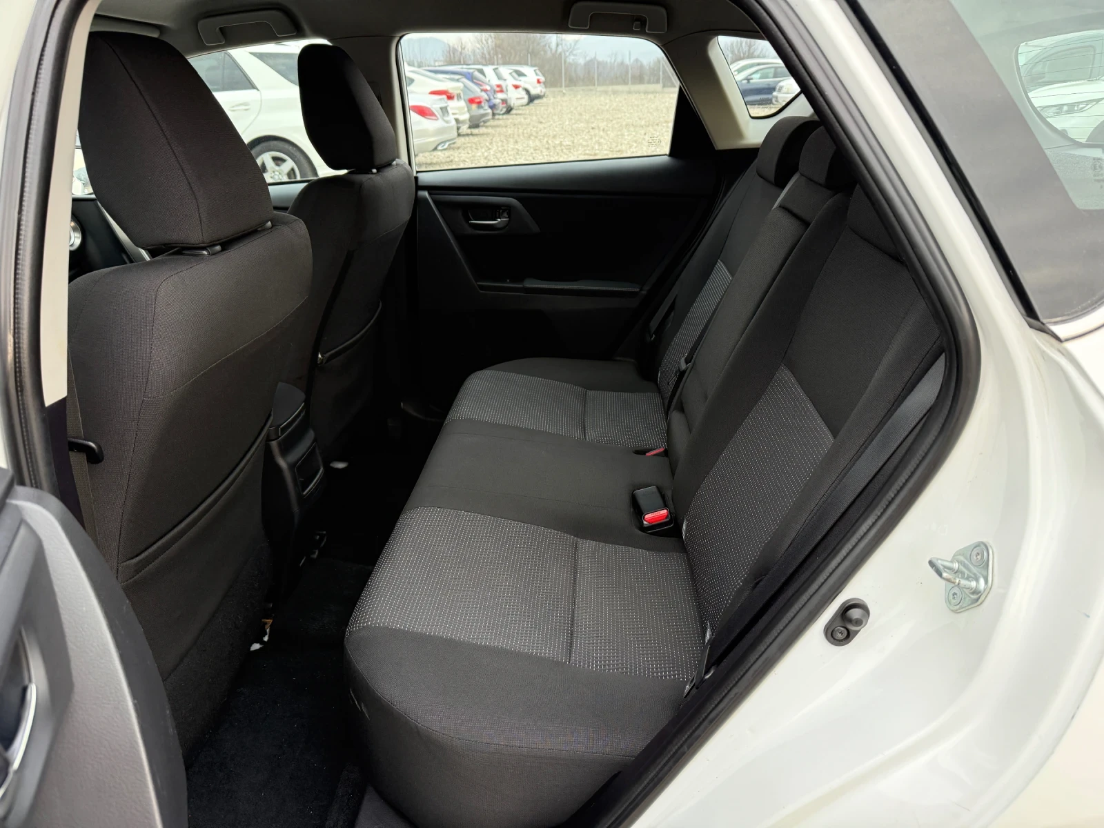 Toyota Auris 1.4D4D | Mobile.bg � ����������� 11