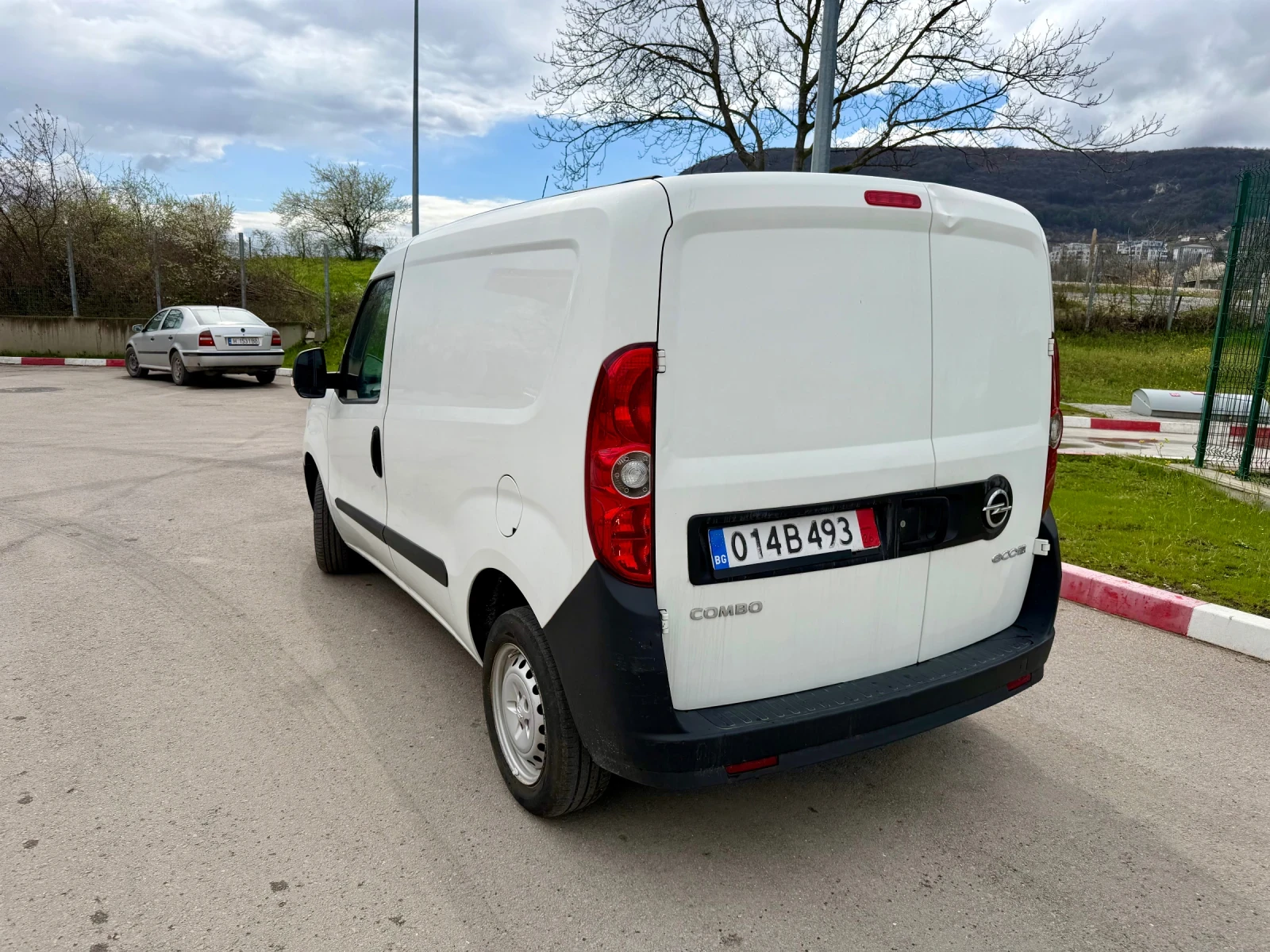 Opel Combo 1.3 Multijet 90k, снимка 2 - Автомобили и джипове - 54083133