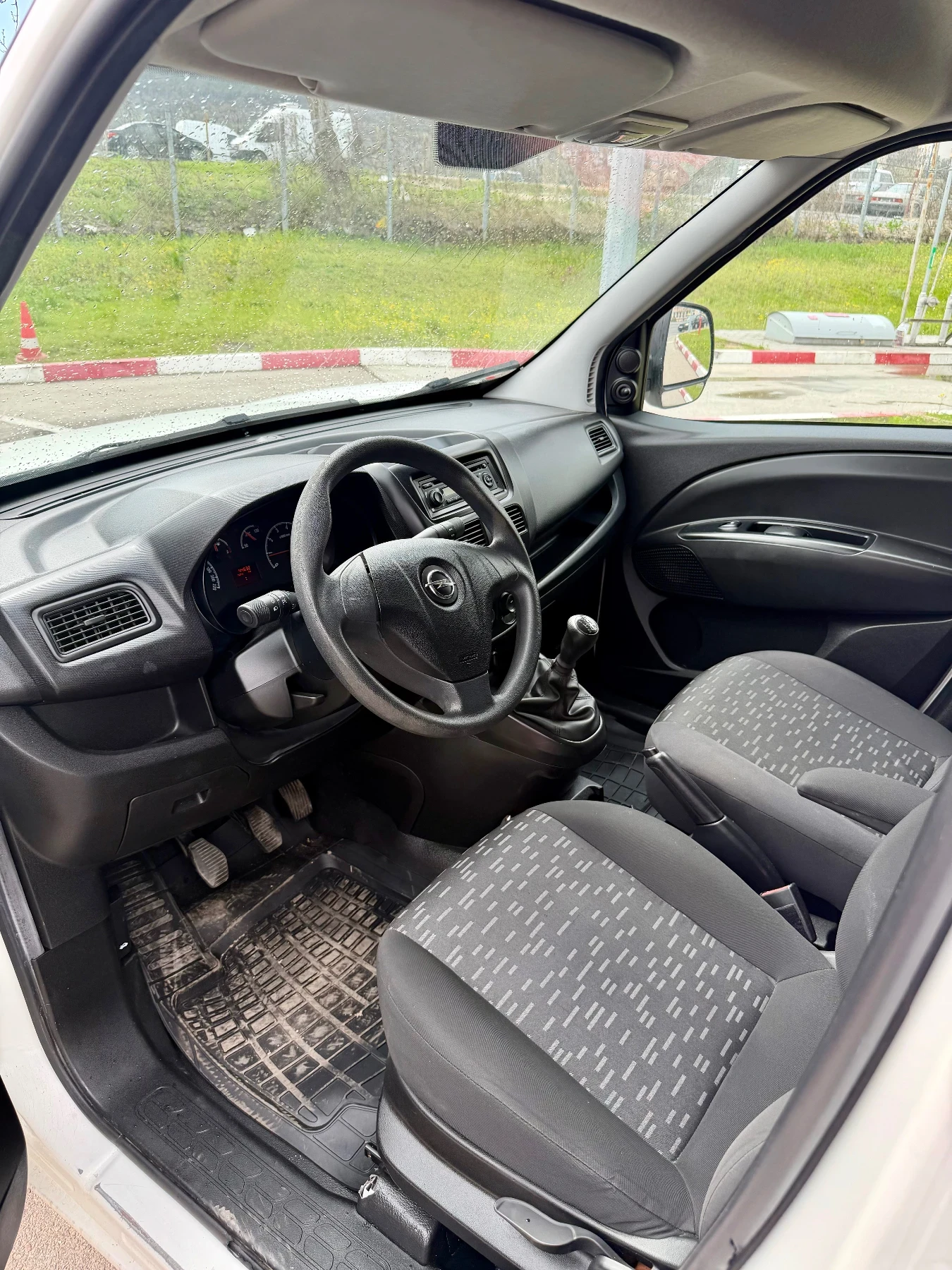 Opel Combo 1.3 Multijet 90k, снимка 5 - Автомобили и джипове - 54083133