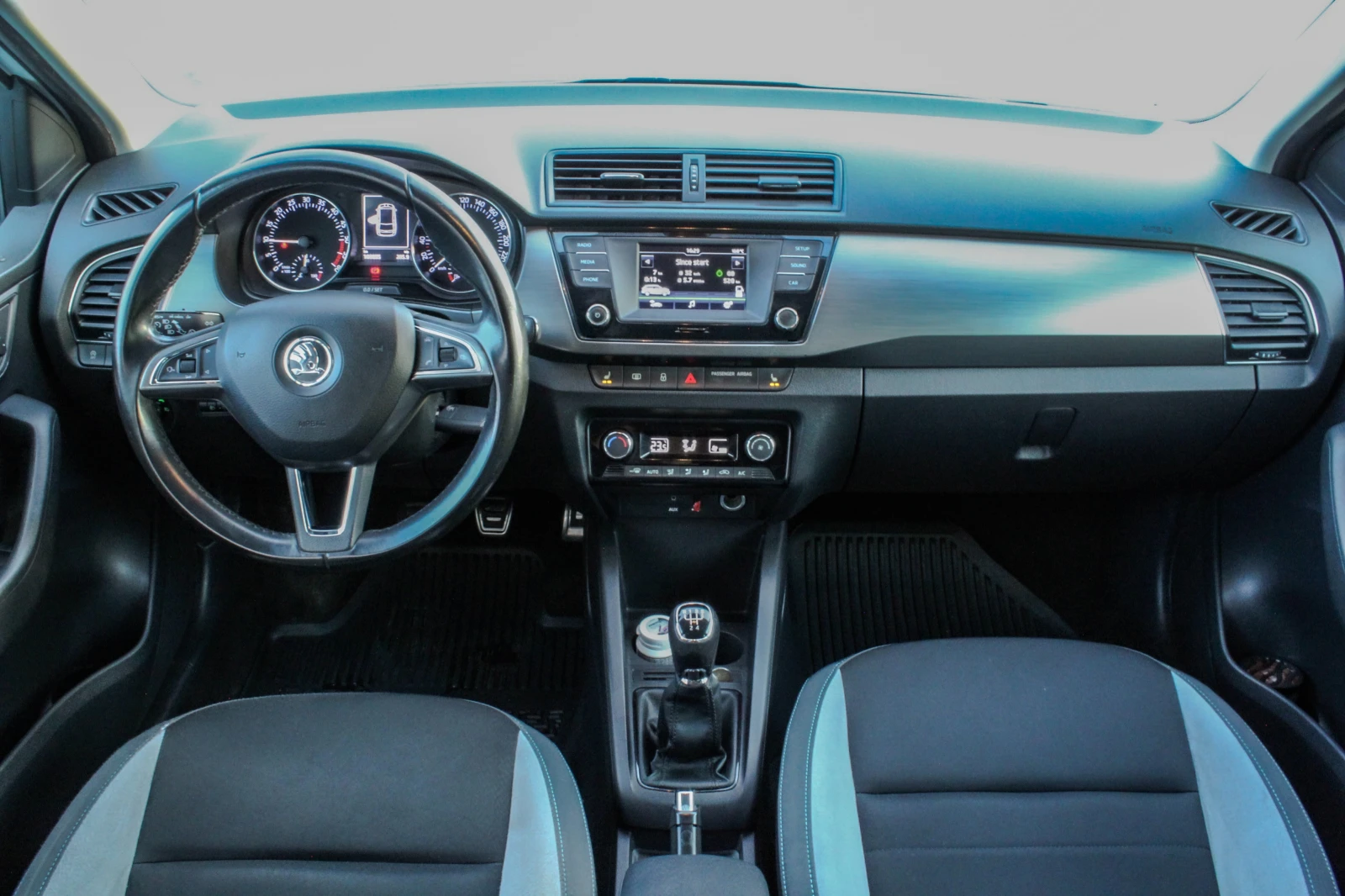 Skoda Fabia 1.4Tdi JOY, снимка 10 - Автомобили и джипове - 54105523