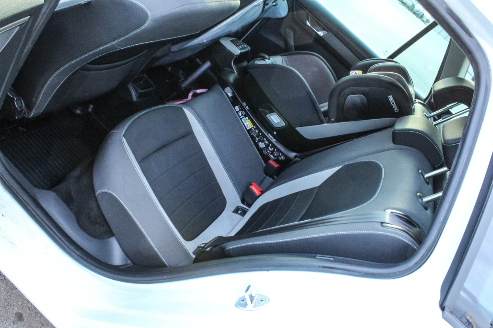 Skoda Fabia 1.4Tdi JOY, снимка 11 - Автомобили и джипове - 54105523