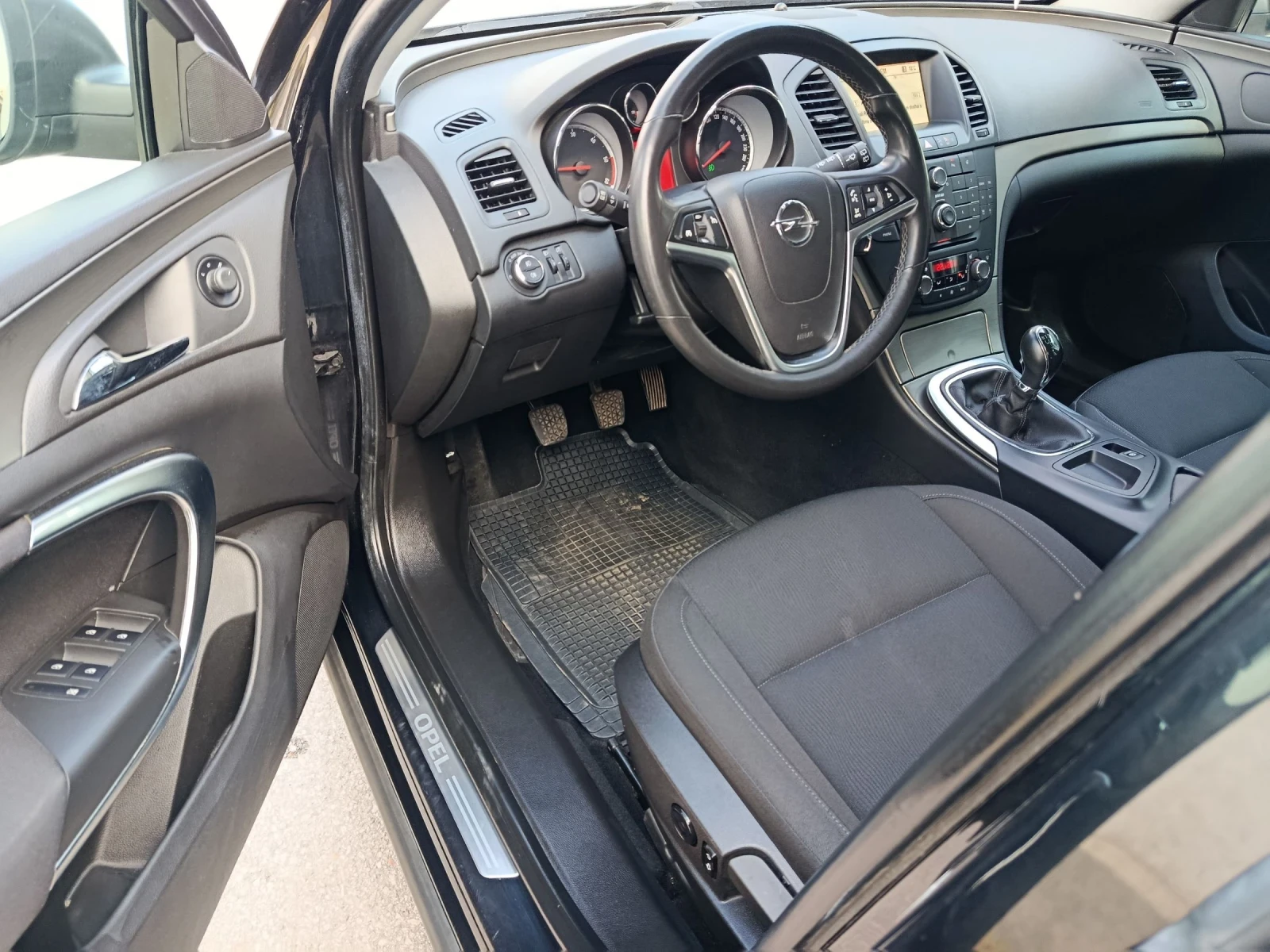 Opel Insignia 2.0 дизел 131к., снимка 8 - Автомобили и джипове - 54294587