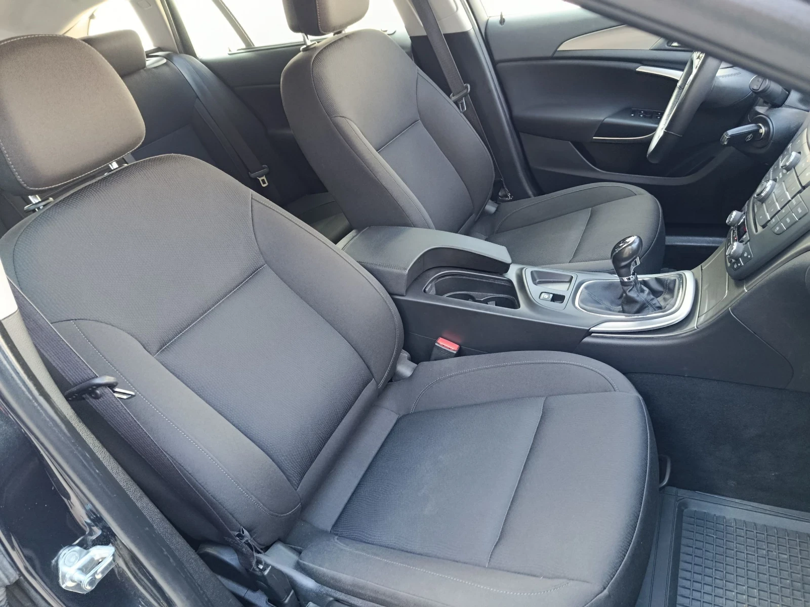 Opel Insignia 2.0 дизел 131к., снимка 9 - Автомобили и джипове - 54294587