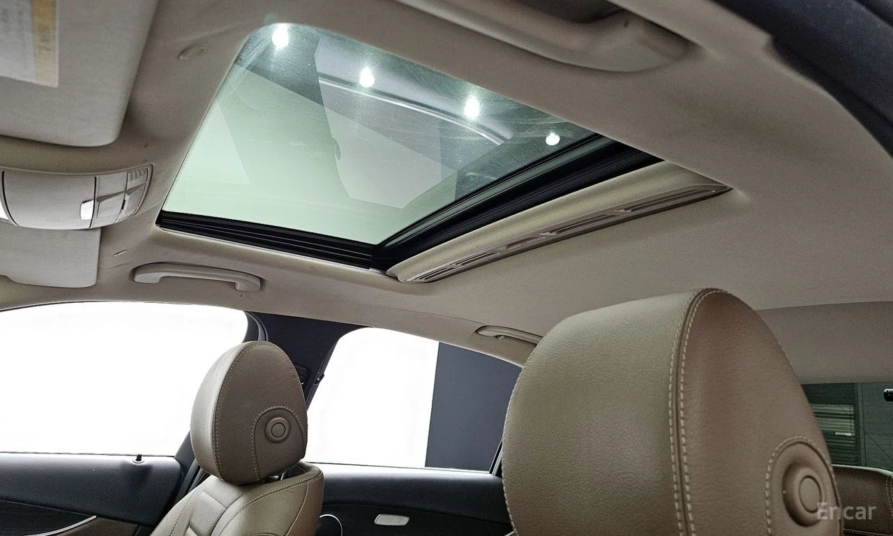 Mercedes-Benz E 220 AVANTGARDE* ПАМЕТ* HEADUP* КАМЕРА* ПОДГРЕВ* КОЖА, снимка 17 - Автомобили и джипове - 54411454