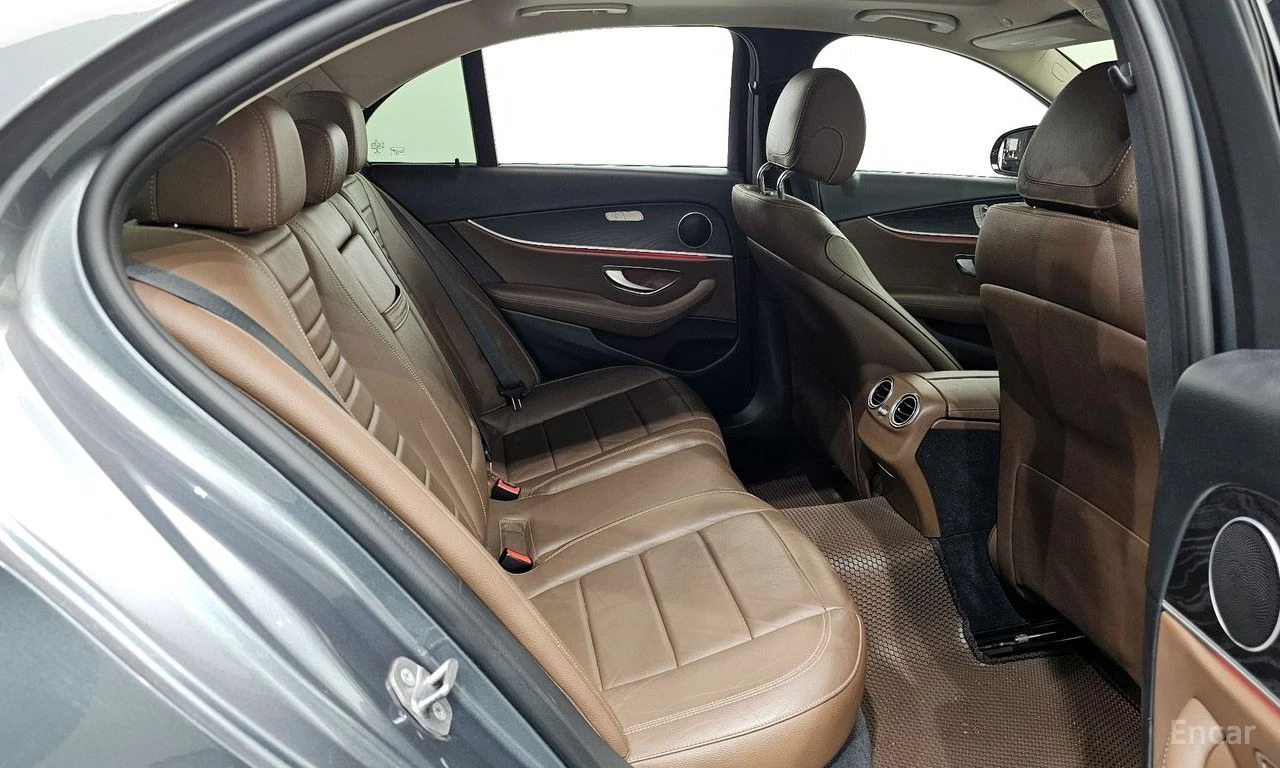 Mercedes-Benz E 220 AVANTGARDE* ПАМЕТ* HEADUP* КАМЕРА* ПОДГРЕВ* КОЖА, снимка 11 - Автомобили и джипове - 54411454