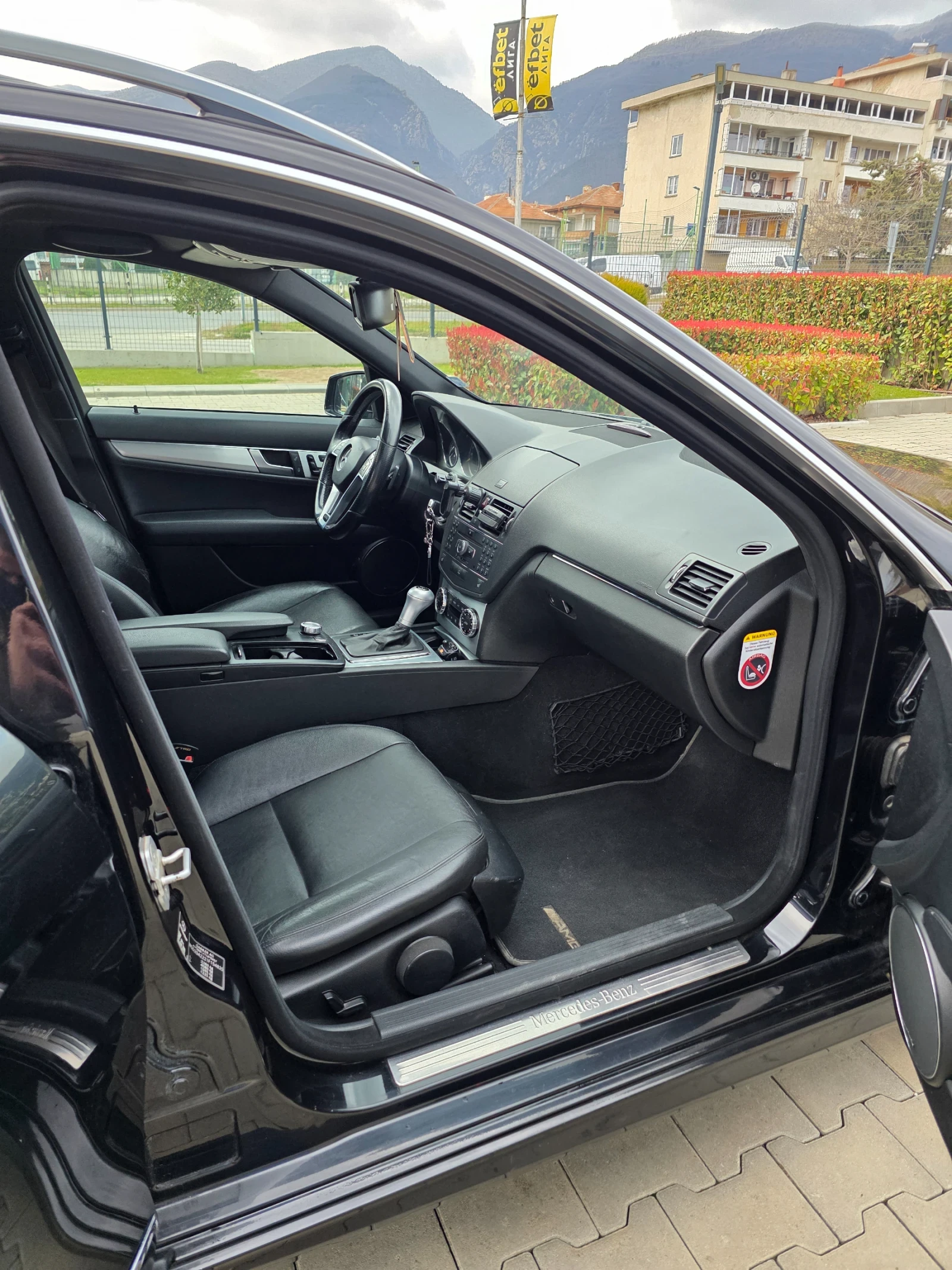 Mercedes-Benz C 320, снимка 5 - Автомобили и джипове - 54435104