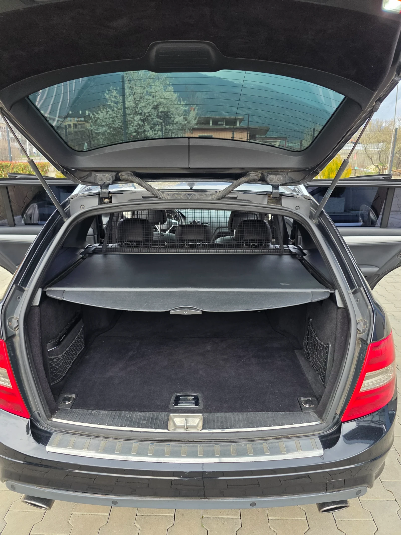 Mercedes-Benz C 320, снимка 8 - Автомобили и джипове - 54435104