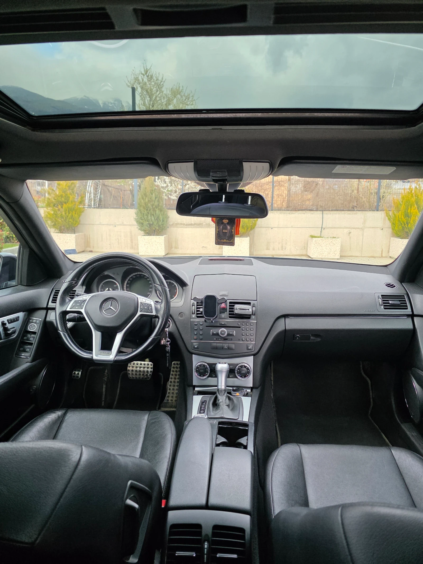 Mercedes-Benz C 320, снимка 4 - Автомобили и джипове - 54435104