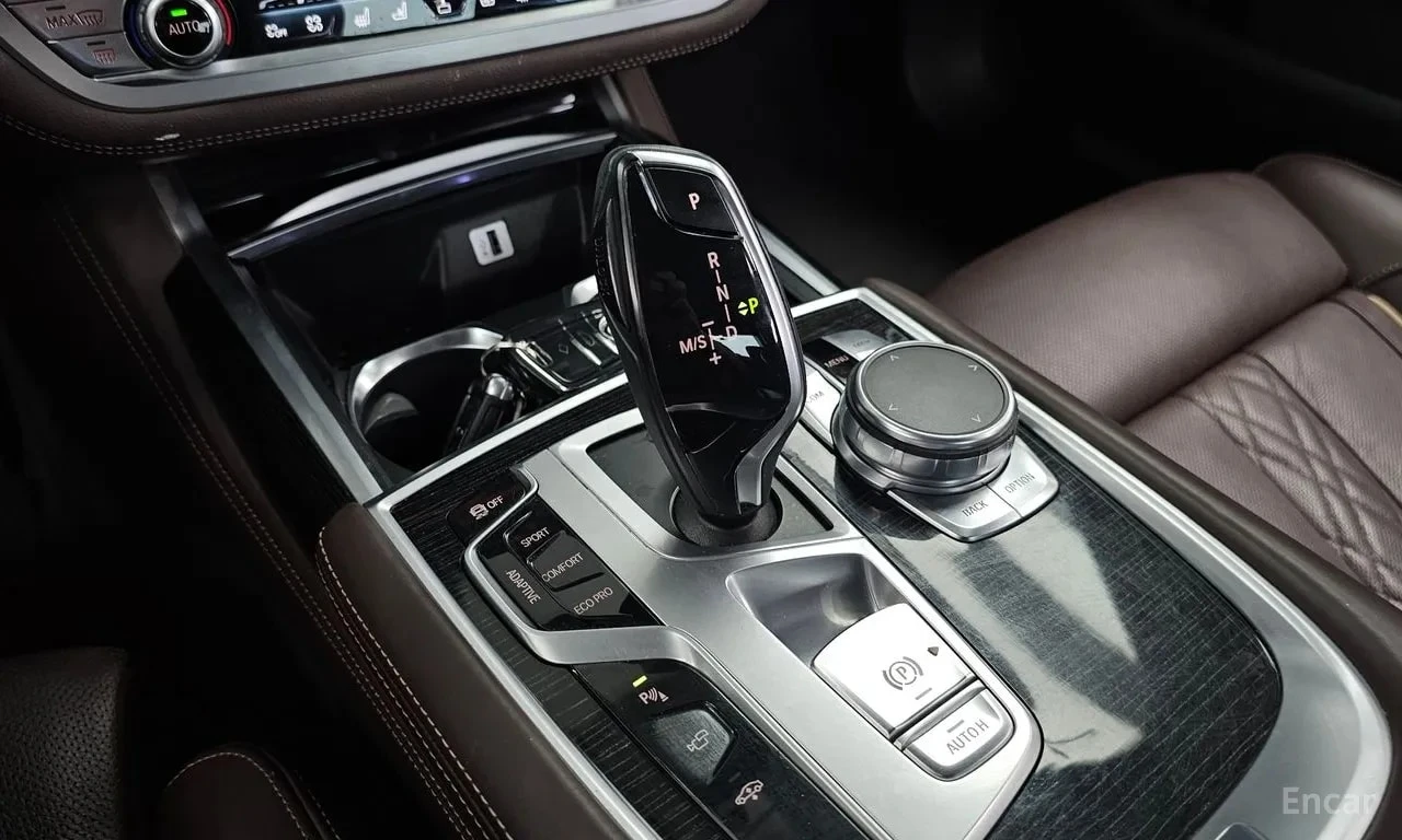 BMW 740 XDRIVE * M SPORT* МАСАЖИ* ДИСТРОНИК* 360 КАМЕРА* , снимка 8 - Автомобили и джипове - 55991058