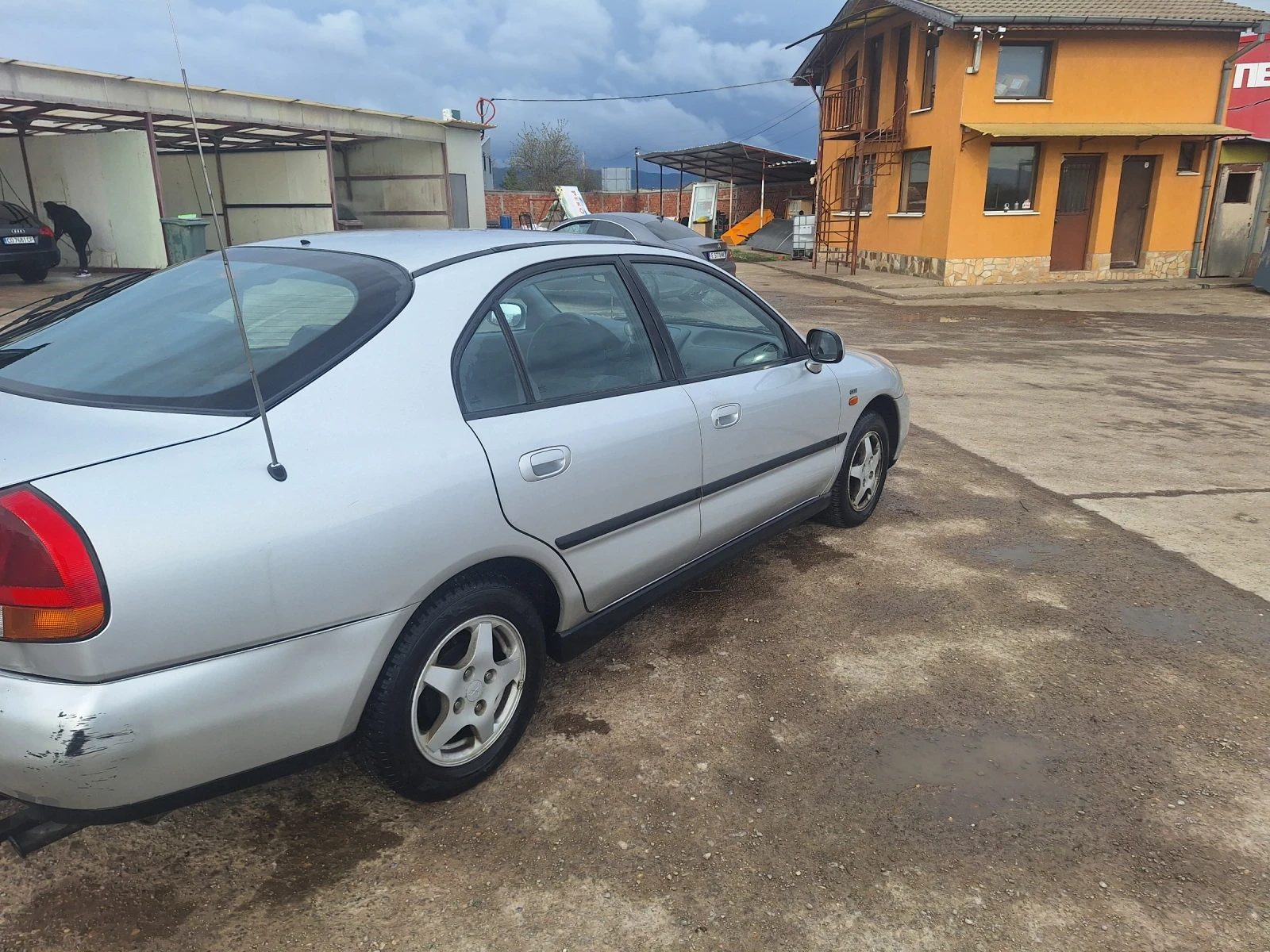 Mitsubishi Carisma, снимка 5 - Автомобили и джипове - 55999299