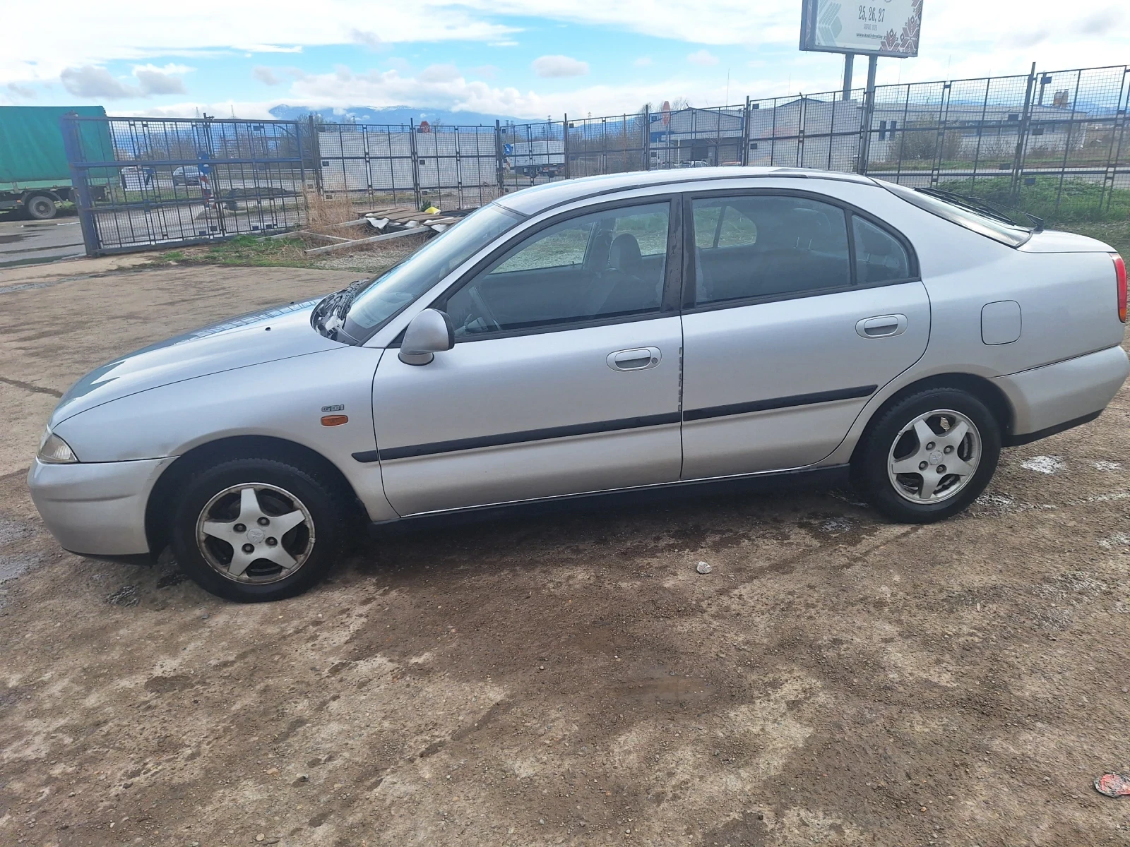 Mitsubishi Carisma, снимка 2 - Автомобили и джипове - 55999299