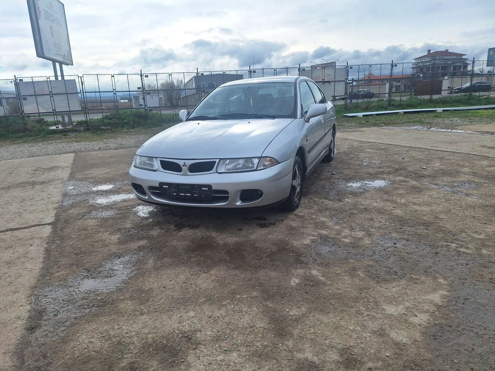 Mitsubishi Carisma