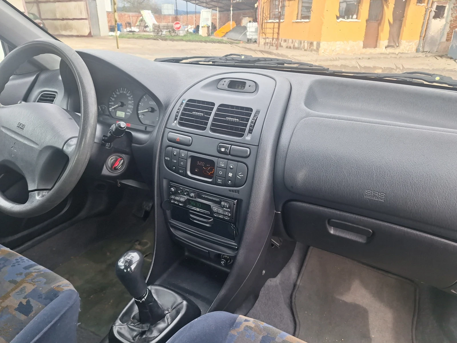 Mitsubishi Carisma, снимка 11 - Автомобили и джипове - 55999299