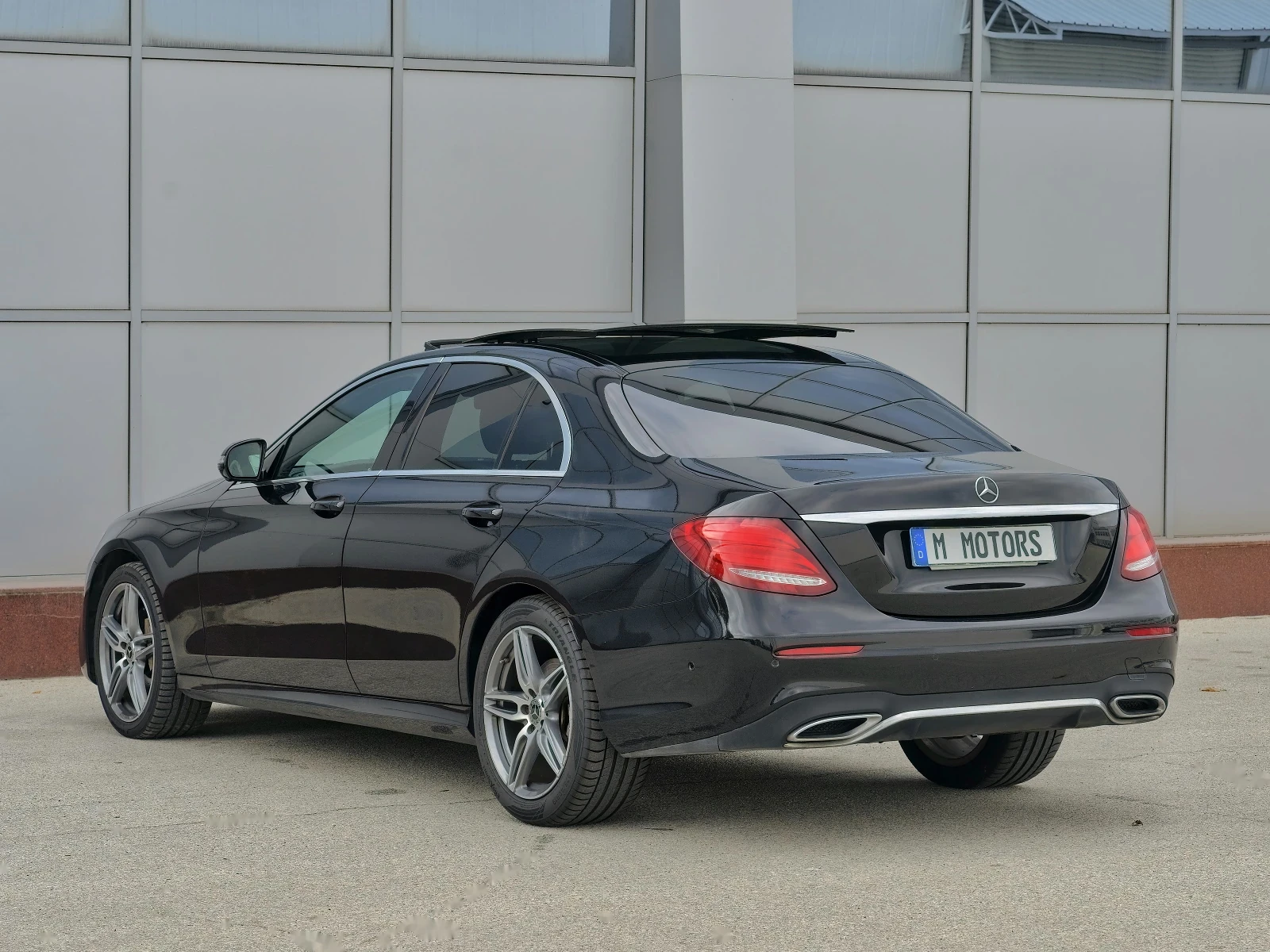 Mercedes-Benz E 350 AMG Panorama Widescreen 360 гр, снимка 5 - Автомобили и джипове - 56743448