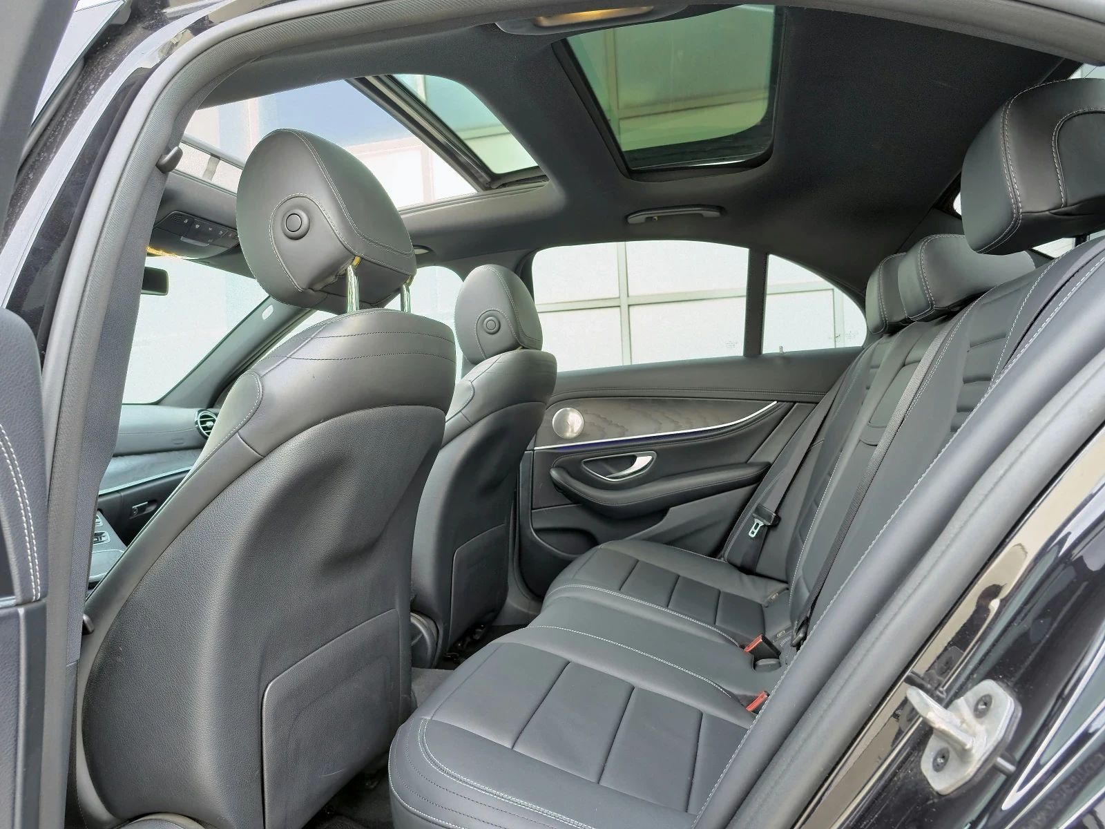 Mercedes-Benz E 350 AMG Panorama Widescreen 360 гр, снимка 10 - Автомобили и джипове - 56743448