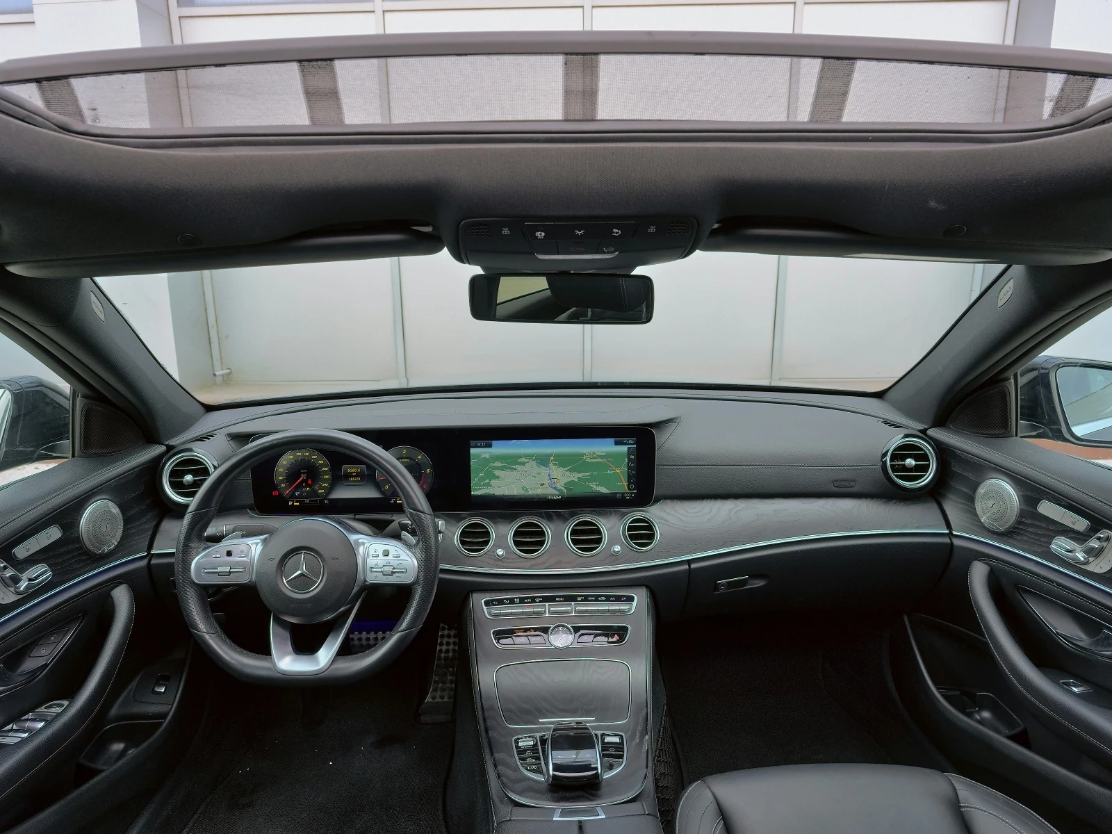 Mercedes-Benz E 350 AMG Panorama Widescreen 360 гр, снимка 9 - Автомобили и джипове - 56743448