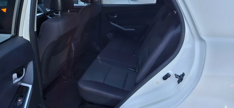 SsangYong Korando 2.0 2WD MT GPL Plus, снимка 12 - Автомобили и джипове - 52669375