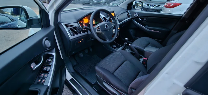 SsangYong Korando 2.0 2WD MT GPL Plus, снимка 11 - Автомобили и джипове - 52669375