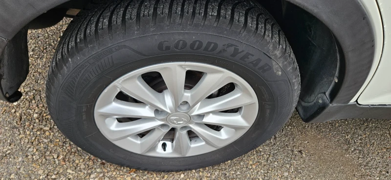 SsangYong Korando 2.0 2WD MT GPL Plus, снимка 16 - Автомобили и джипове - 52669375