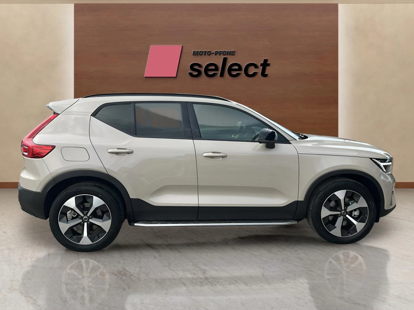 Volvo XC40 2.0 - изображение 4