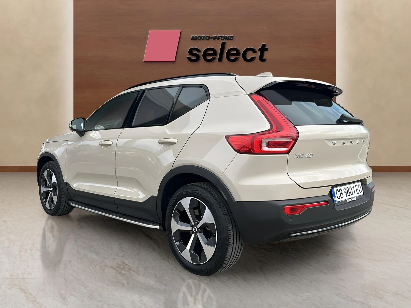 Volvo XC40 2.0 - изображение 6