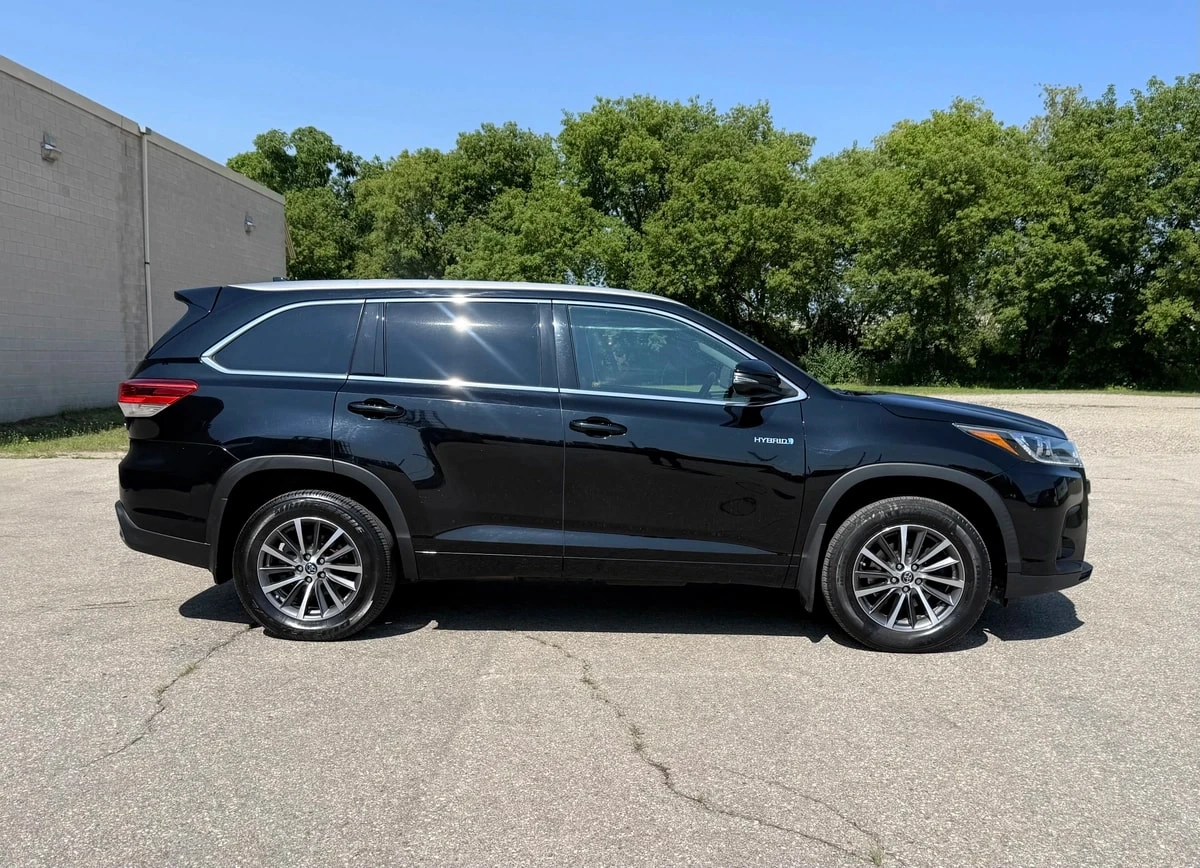 Toyota Highlander AWD 4dr XLE | CARFAX | БЕЗ ИНЦИДЕНТИ, снимка 4 - Автомобили и джипове - 55857080