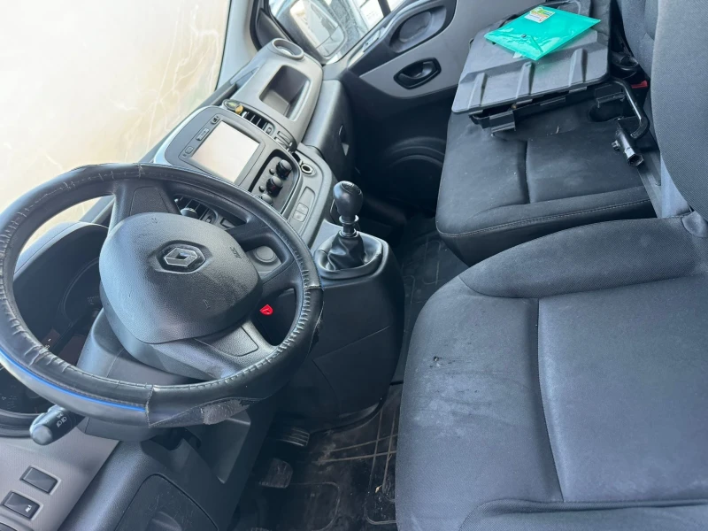 Renault Trafic 1.6 дизел 120 коня NAVI  ХЛАДИЛЕН, снимка 3 - Бусове и автобуси - 48400474