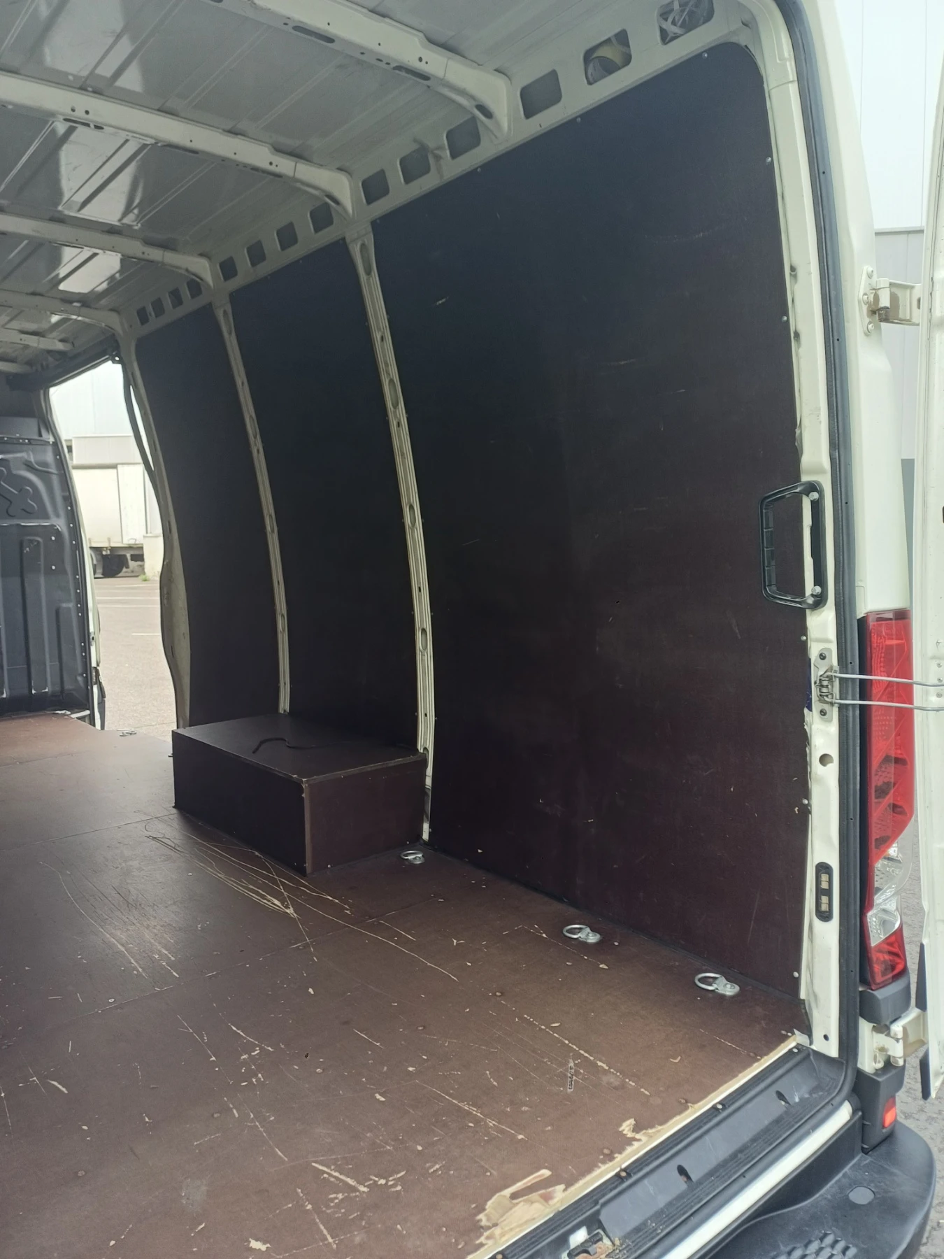 Iveco Daily Van 3.0d, 16m3 - изображение 9