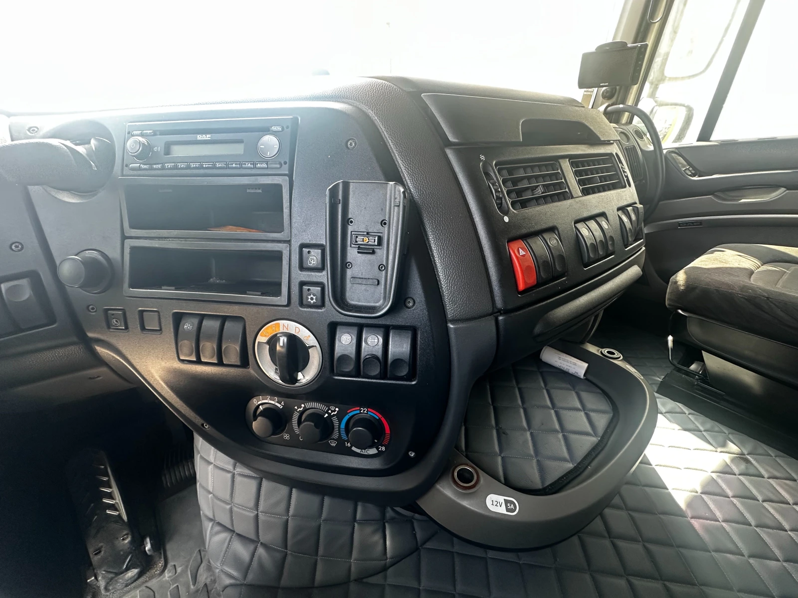 Daf XF 105 FT, снимка 17 - Камиони - 54139843