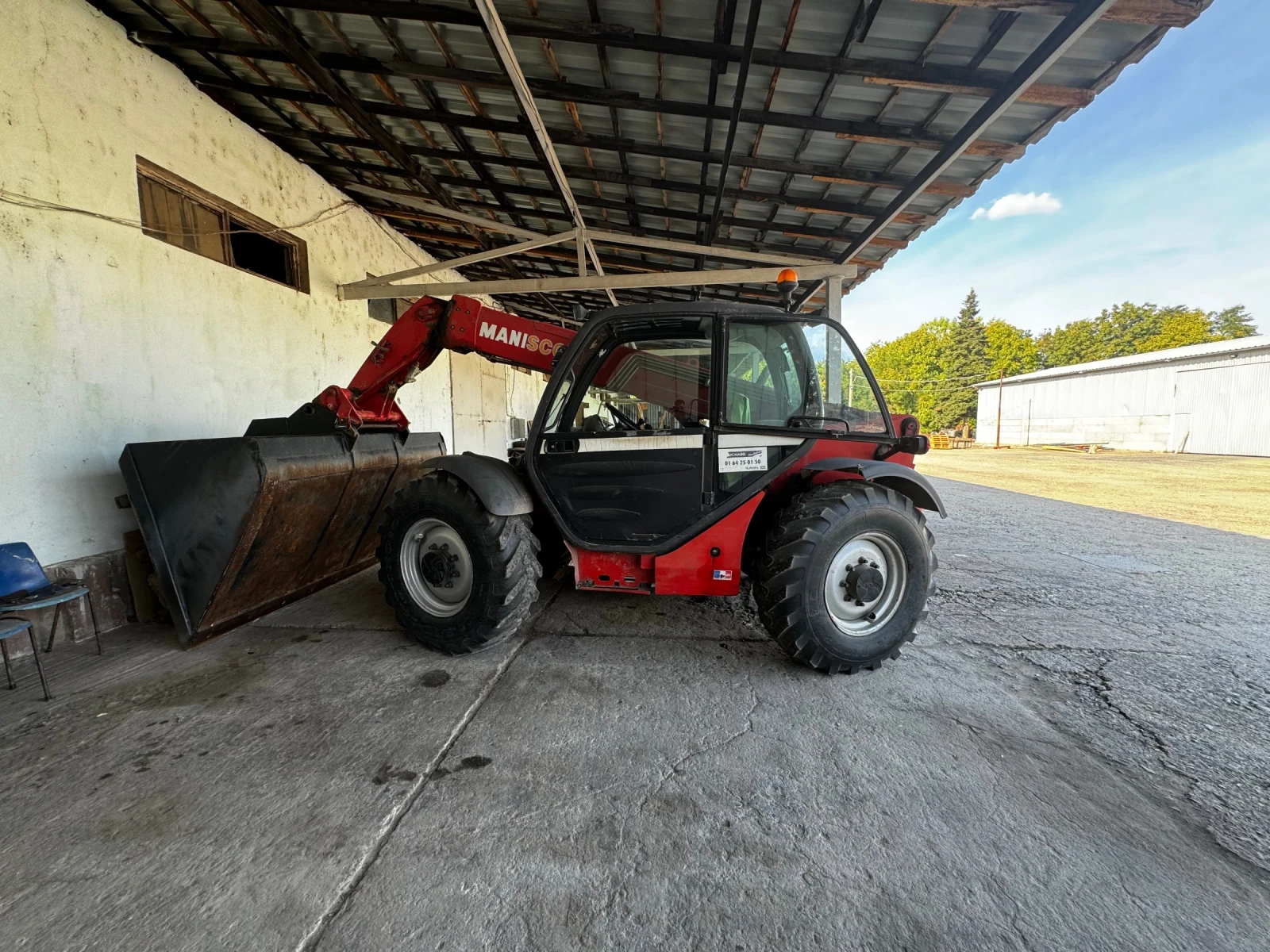 Телескопичен товарач Manitou Mt732 - изображение 4