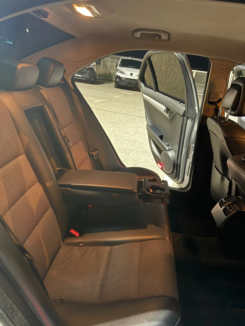 Mercedes-Benz C 250, снимка 11 - Автомобили и джипове - 52597265