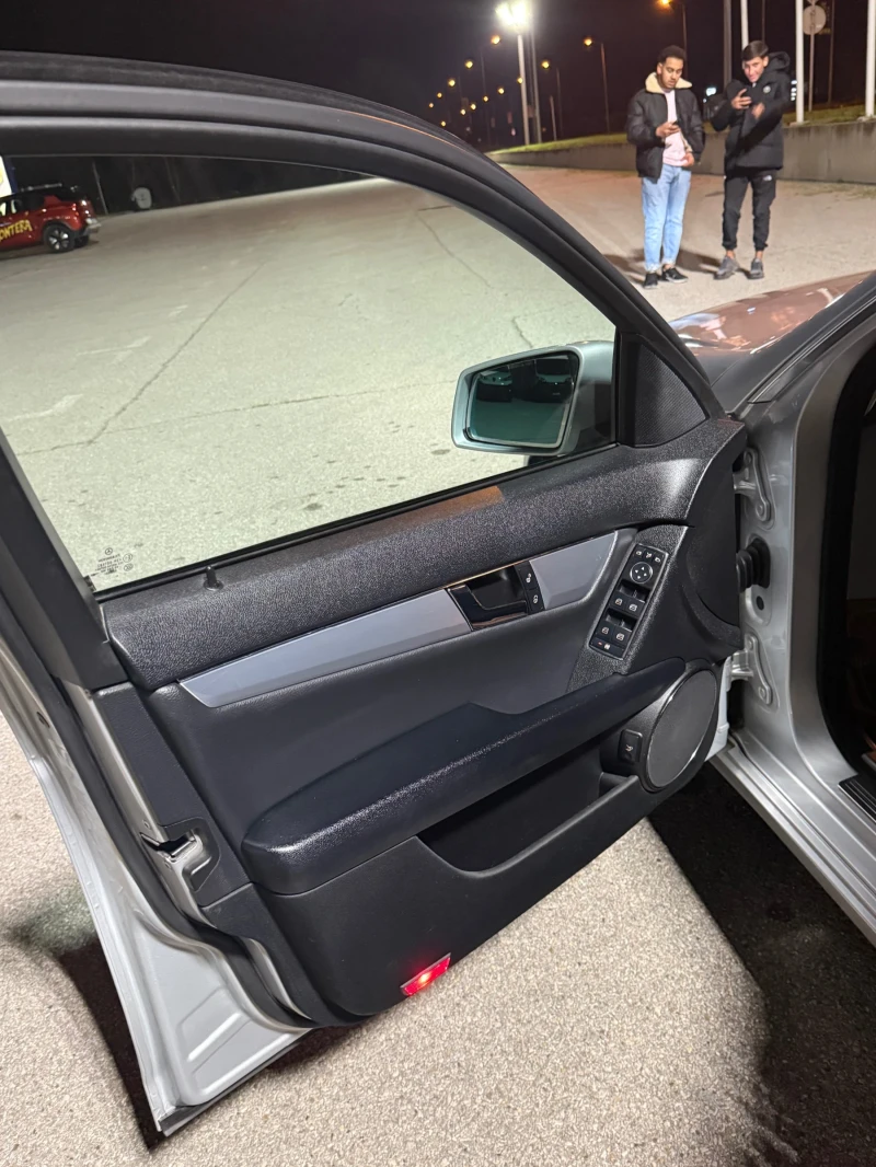 Mercedes-Benz C 250, снимка 8 - Автомобили и джипове - 52597265