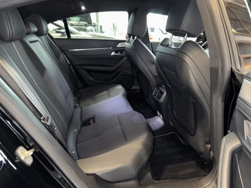 Peugeot 508 1.6PHEV/225HP/GT/ACC/CAM/DIGITAL/LED/AMBI/970v, снимка 16 - Автомобили и джипове - 53563428