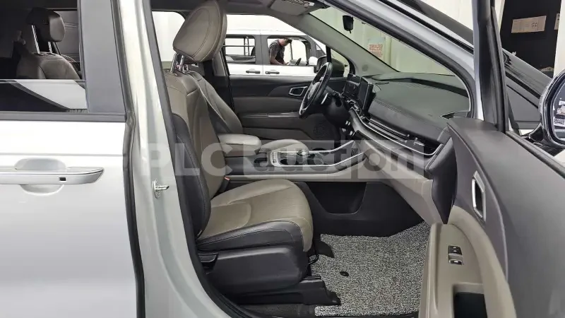 Kia Carnival ЦЕНА до БГ, снимка 11 - Автомобили и джипове - 55478354