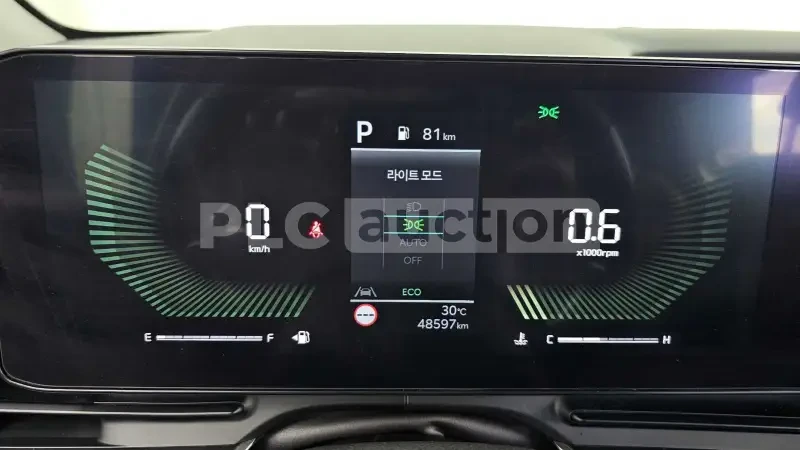 Kia Carnival ЦЕНА до БГ, снимка 8 - Автомобили и джипове - 55478354