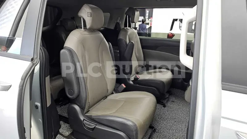 Kia Carnival ЦЕНА до БГ, снимка 12 - Автомобили и джипове - 55478354