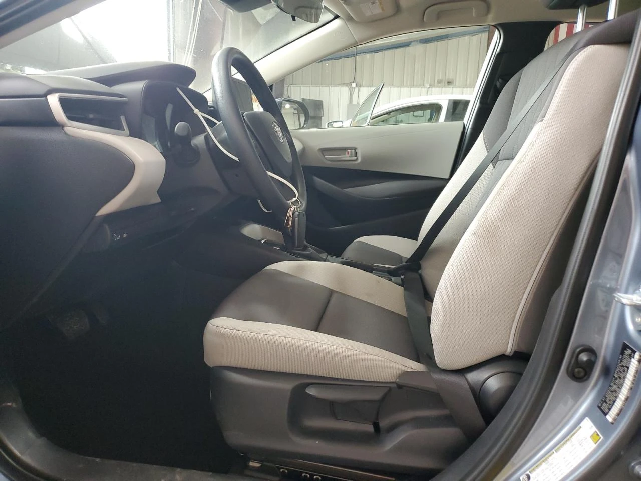 Toyota Corolla LE - изображение 7