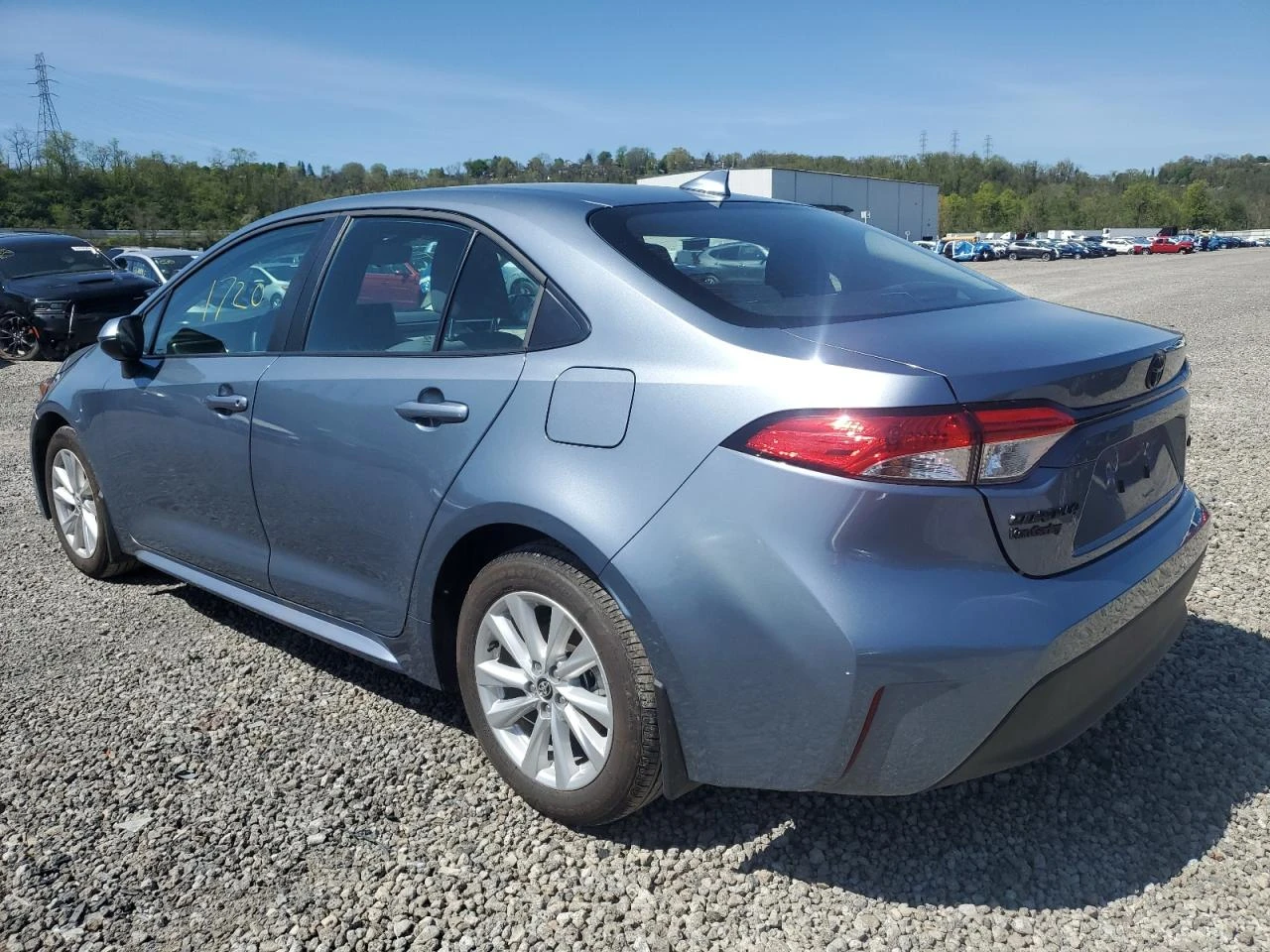 Toyota Corolla LE - изображение 2