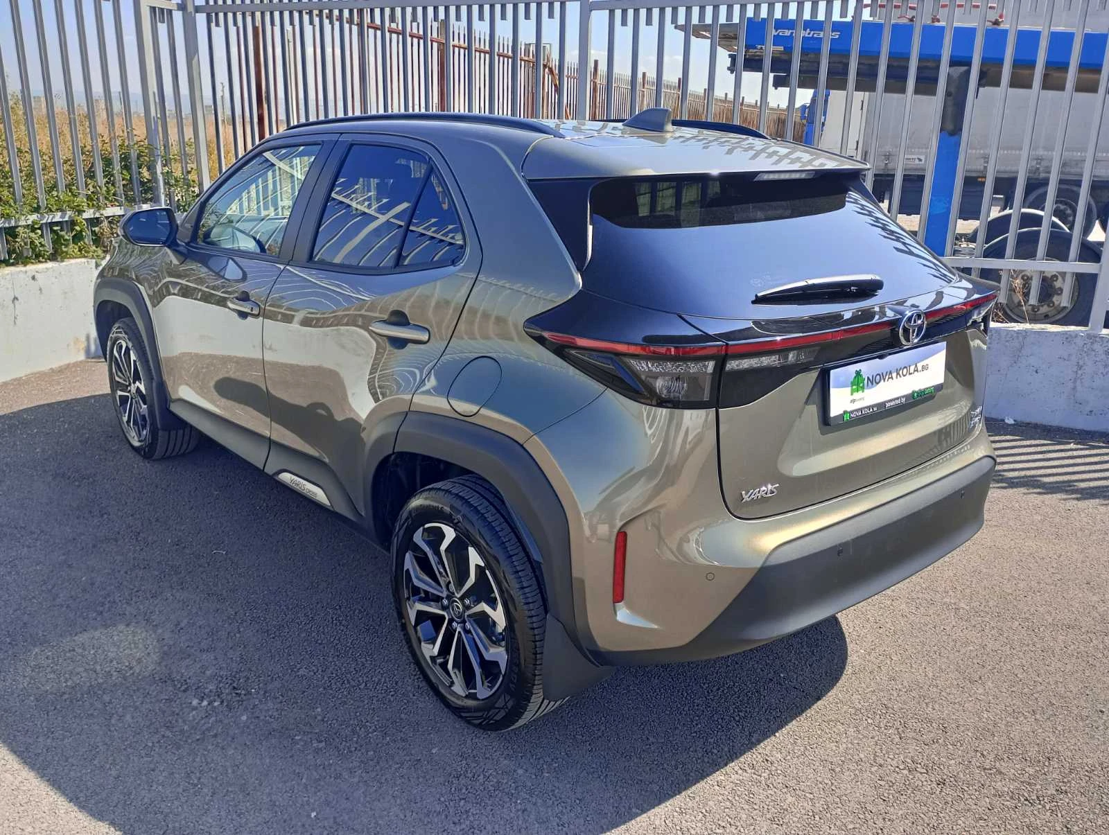 Toyota Yaris Cross 1.5 (132 кс) Hybrid AWD-i e-CVT - изображение 4