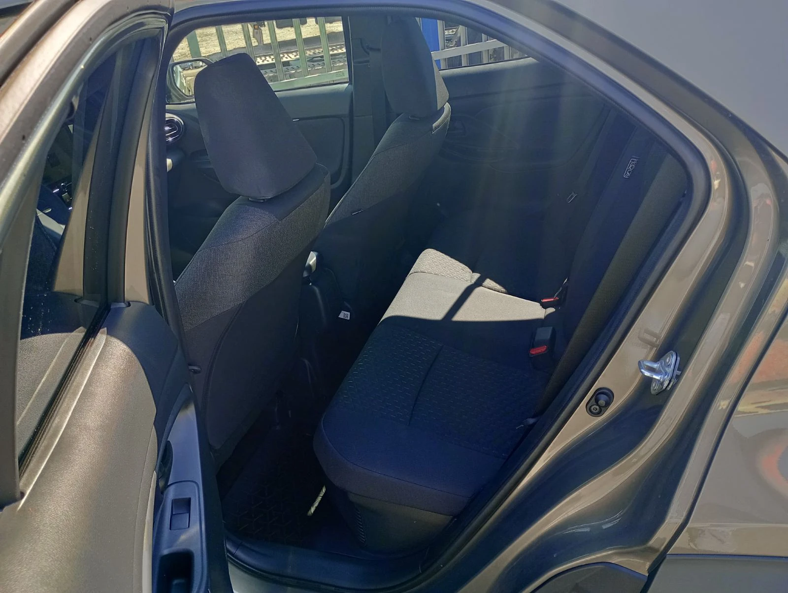 Toyota Yaris Cross 1.5 (132 кс) Hybrid AWD-i e-CVT - изображение 8