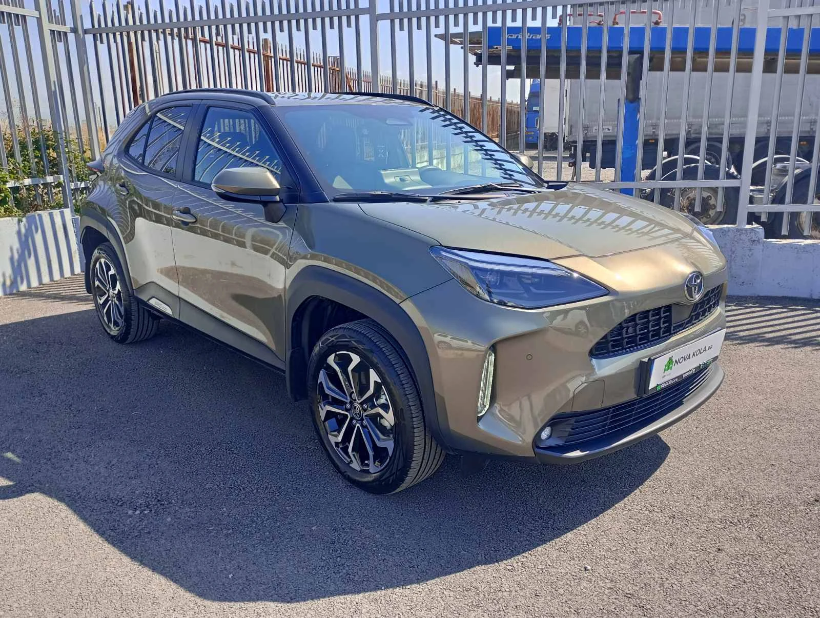 Toyota Yaris Cross 1.5 (132 кс) Hybrid AWD-i e-CVT - изображение 2