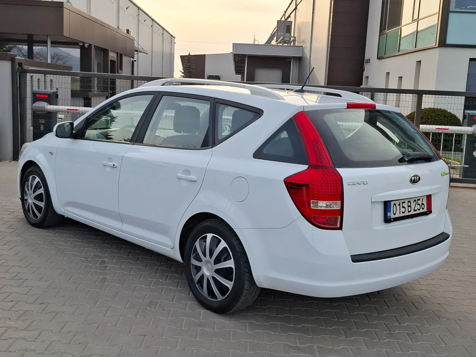 Kia Ceed 1.6CRDI* (116кс)* * FACELIFT* * НОВ ВНОС* * , снимка 6 - Автомобили и джипове - 54184166